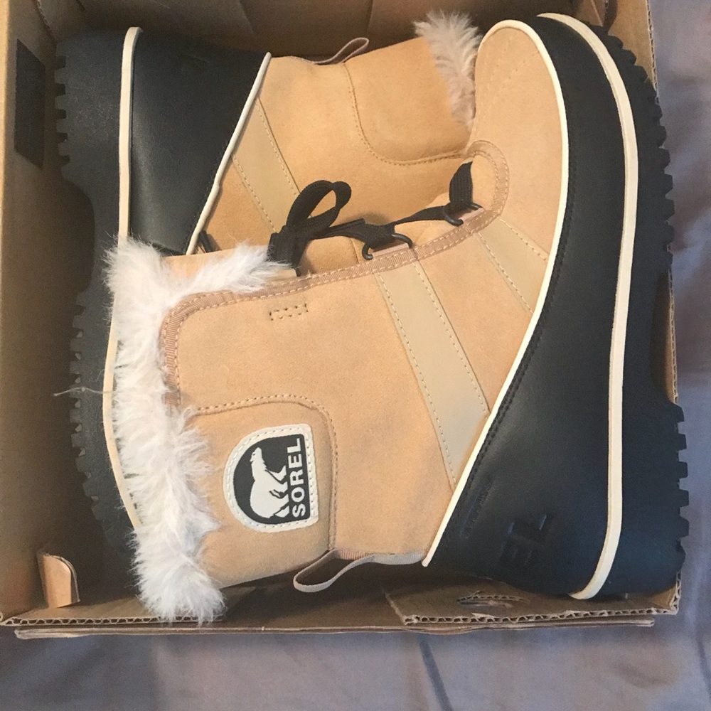 Brand new tan sorel boots.